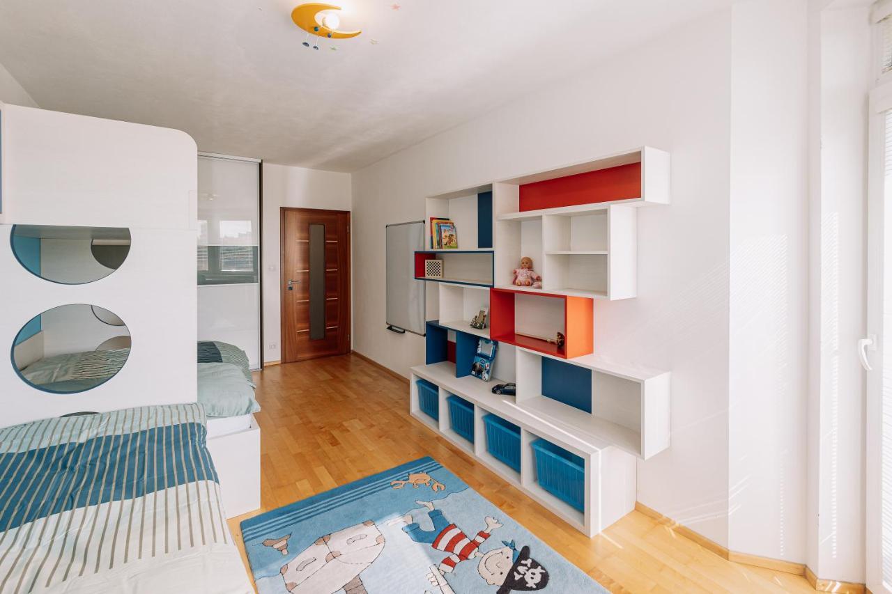 Apartment Family Bratislava Parking Slot Included! Esterno foto