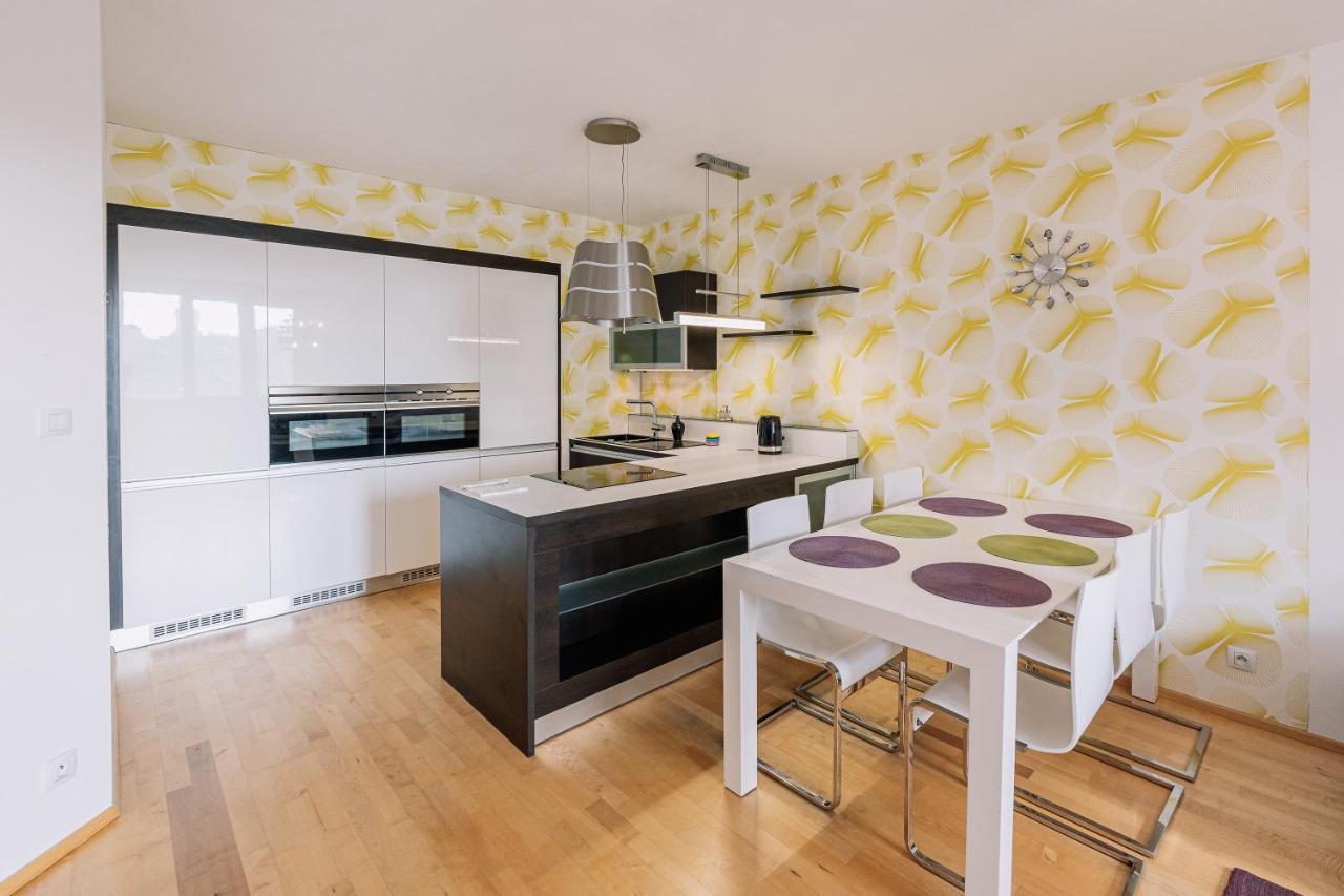 Apartment Family Bratislava Parking Slot Included! Esterno foto