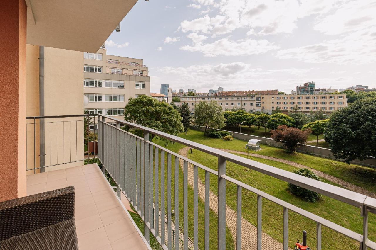 Apartment Family Bratislava Parking Slot Included! Esterno foto