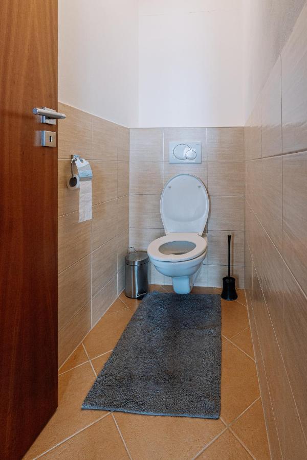 Apartment Family Bratislava Parking Slot Included! Esterno foto